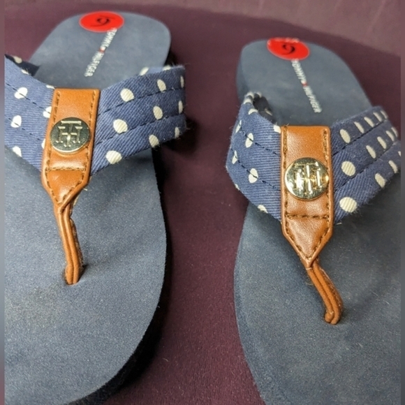 Tommy Hilfiger Size 6 Blue Polka Dots Flip Flop Sandals - Picture 2 of 5